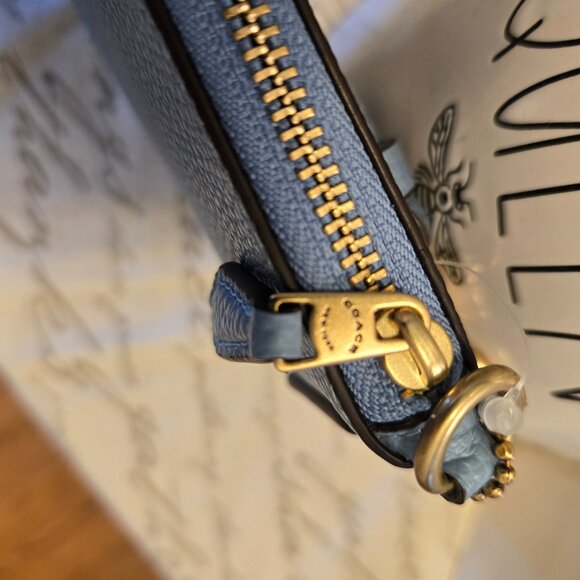 Coach NWT Bluebell Small Wristlet - Picture 5 of 8